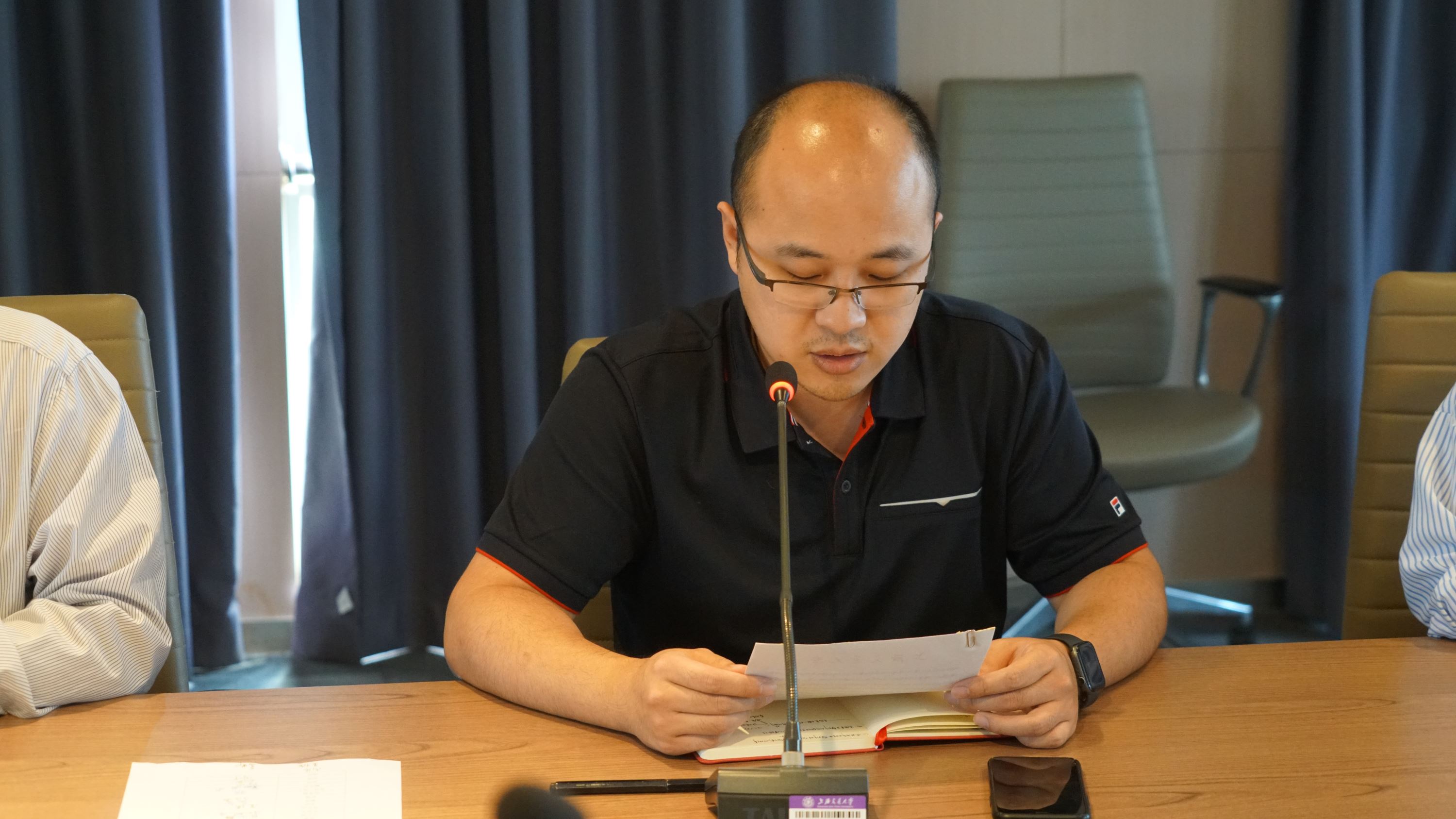 会议首先举行预备党员转正,由申请转正的预备党员薛渊,季亦利逐一进行